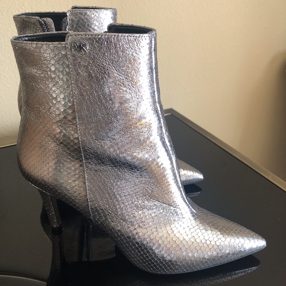 Michael Kors DOROTHY Ankle Boot - Metallic Sz  8.5